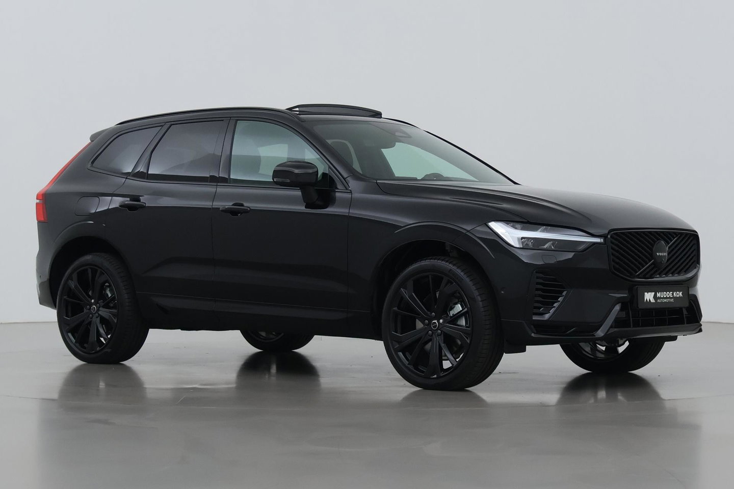 Volvo XC60 T8 Plug-in hybrid Ultra Black Edition | ACC | Panoramadak | Bowers&Wilkins | Head-Up | 360° Camera | Massage+Ventilatie | 21 inch