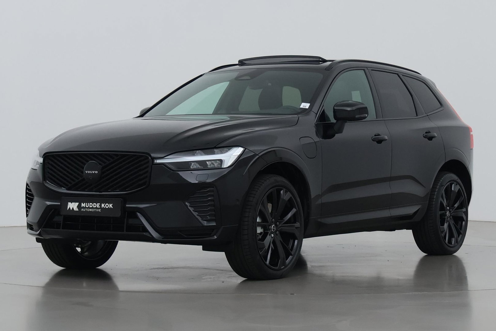 Volvo XC60 T8 Plug-in hybrid Ultra Black Edition | ACC | Panoramadak | Bowers&Wilkins | Head-Up | 360° Camera | Massage+Ventilatie | 21 inch