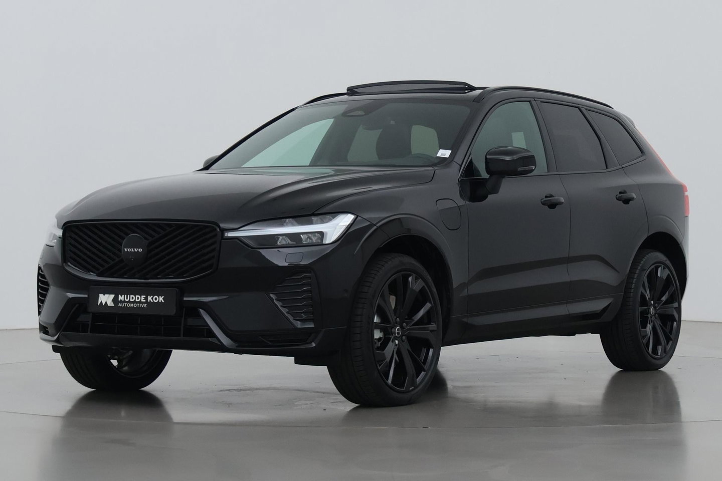 Volvo XC60 T8 Plug-in hybrid Ultra Black Edition | ACC | Panoramadak | Bowers&Wilkins | Head-Up | 360° Camera | Massage+Ventilatie | 21 inch