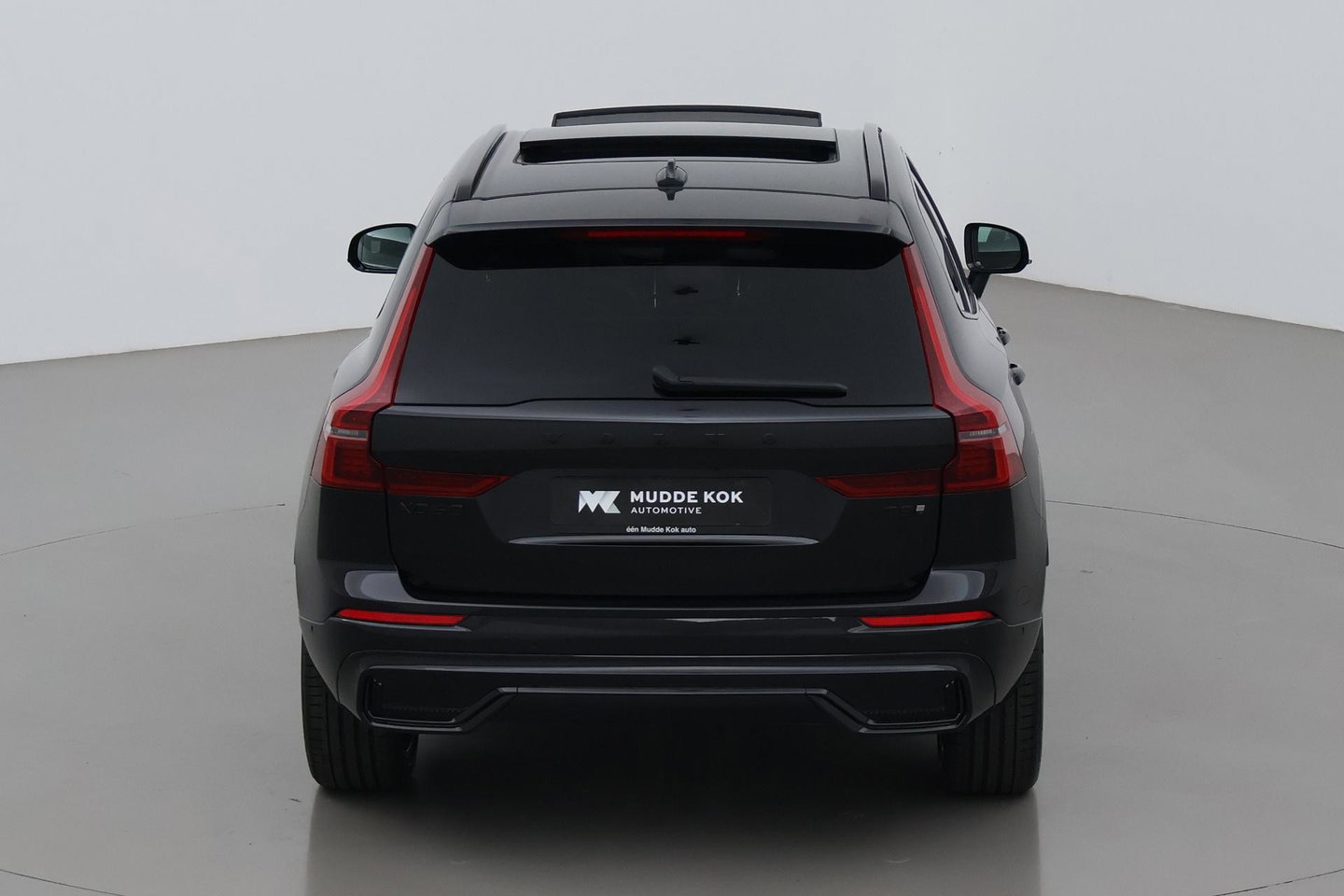 Volvo XC60 T8 Plug-in hybrid Ultra Black Edition | ACC | Panoramadak | Bowers&Wilkins | Head-Up | 360° Camera | Massage+Ventilatie | 21 inch