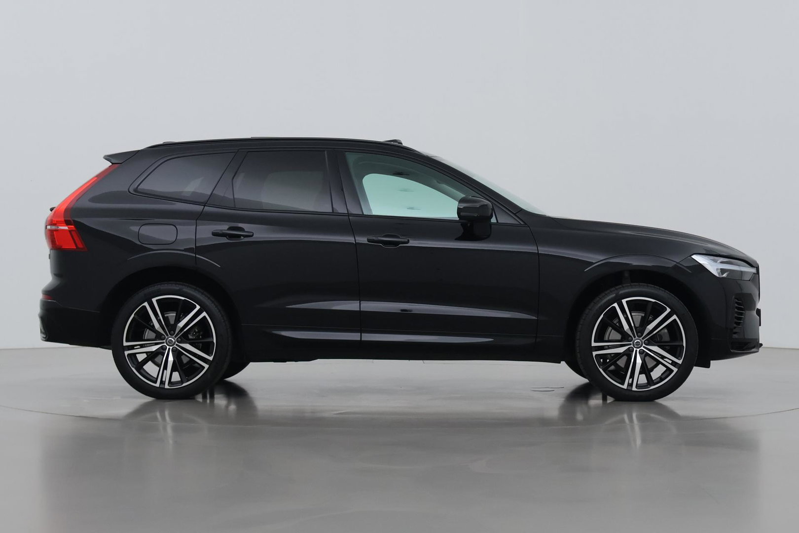 Volvo XC60 T6 Plug-in hybrid Plus Dark | Panoramadak | ACC | Stoel+Stuurverwarming | BLIS | Camera | 21 Inch