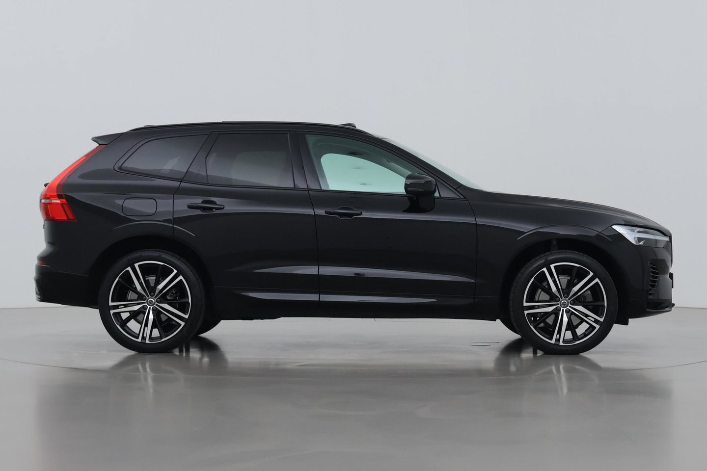 Volvo XC60 T6 Plug-in hybrid Plus Dark | Panoramadak | ACC | Stoel+Stuurverwarming | BLIS | Camera | 21 Inch