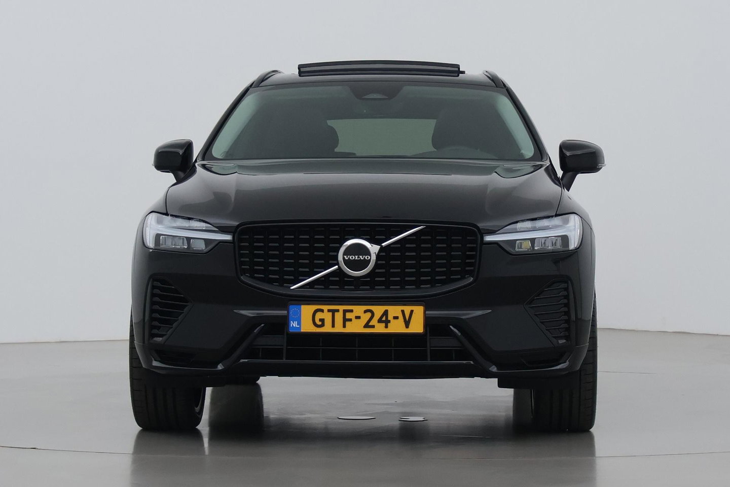 Volvo XC60 T6 Plug-in hybrid Plus Dark | Panoramadak | ACC | Stoel+Stuurverwarming | BLIS | Camera | 21 Inch