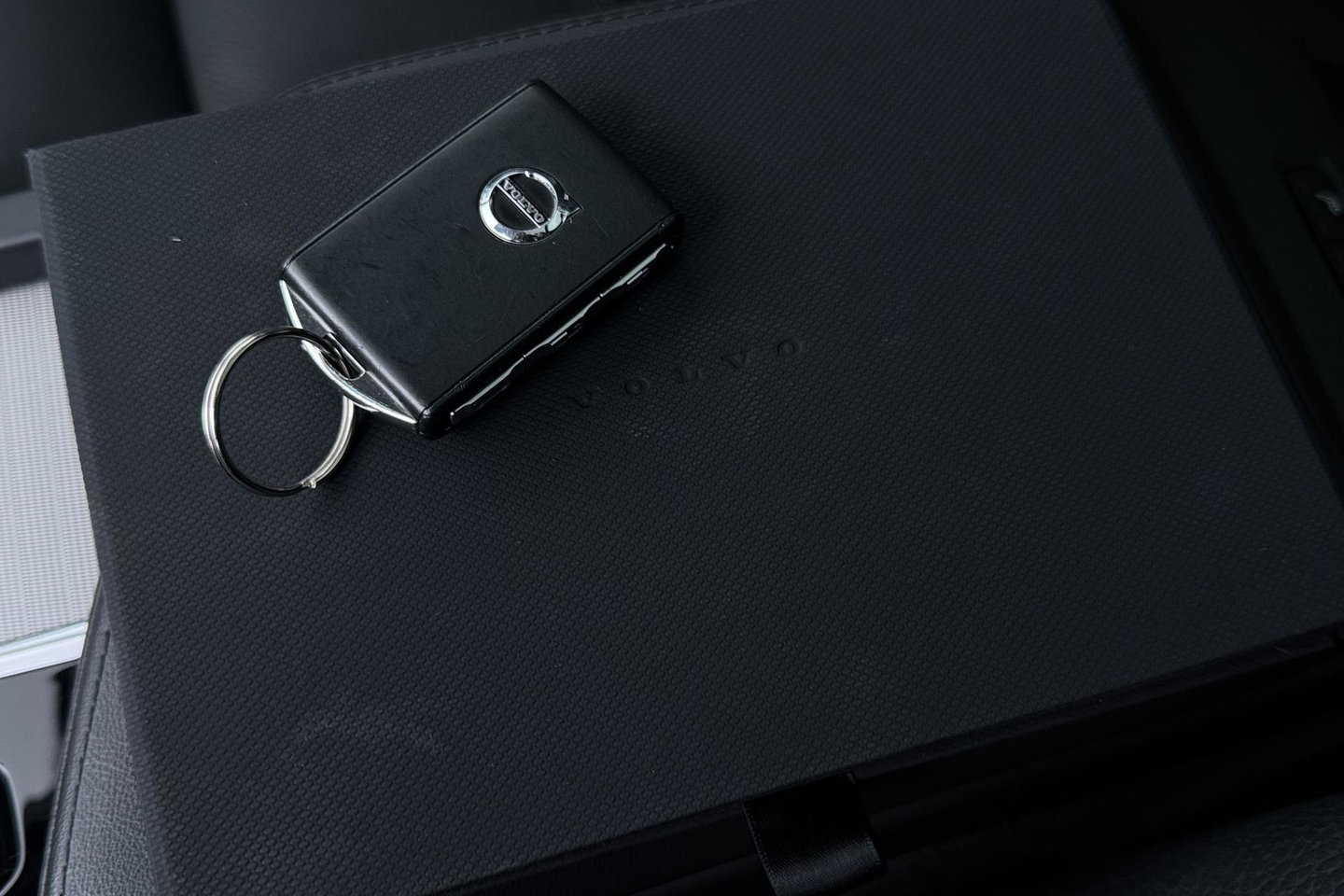 Volvo XC60 T6 Plug-in hybrid Plus Dark | Panoramadak | ACC | Stoel+Stuurverwarming | BLIS | Camera | 21 Inch
