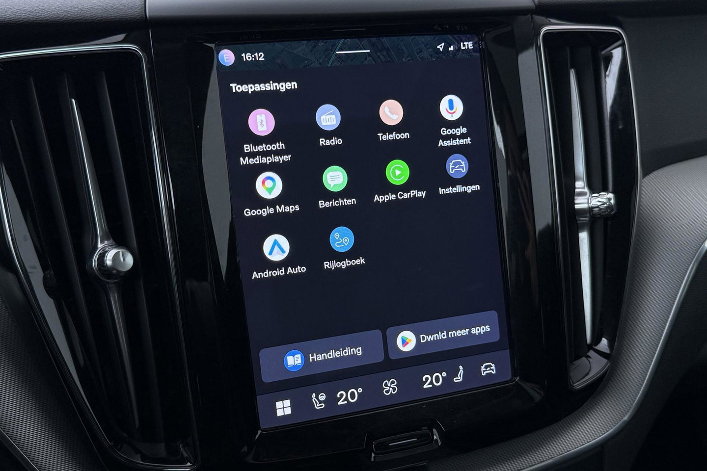 Volvo XC60 T6 Plug-in hybrid Plus Dark | Panoramadak | ACC | Stoel+Stuurverwarming | BLIS | Camera | 21 Inch