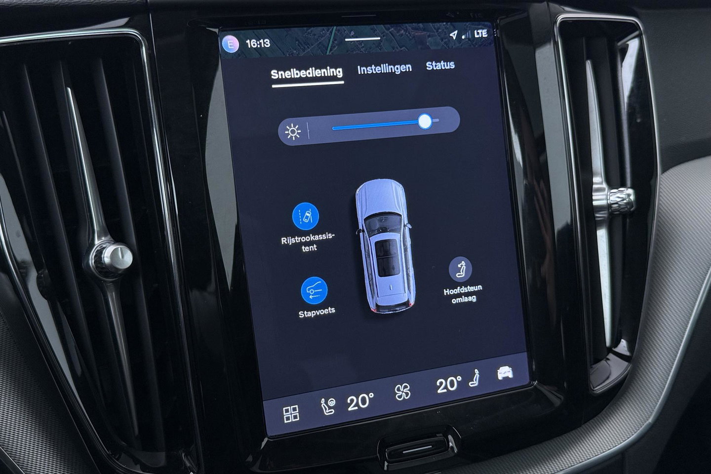 Volvo XC60 T6 Plug-in hybrid Plus Dark | Panoramadak | ACC | Stoel+Stuurverwarming | BLIS | Camera | 21 Inch