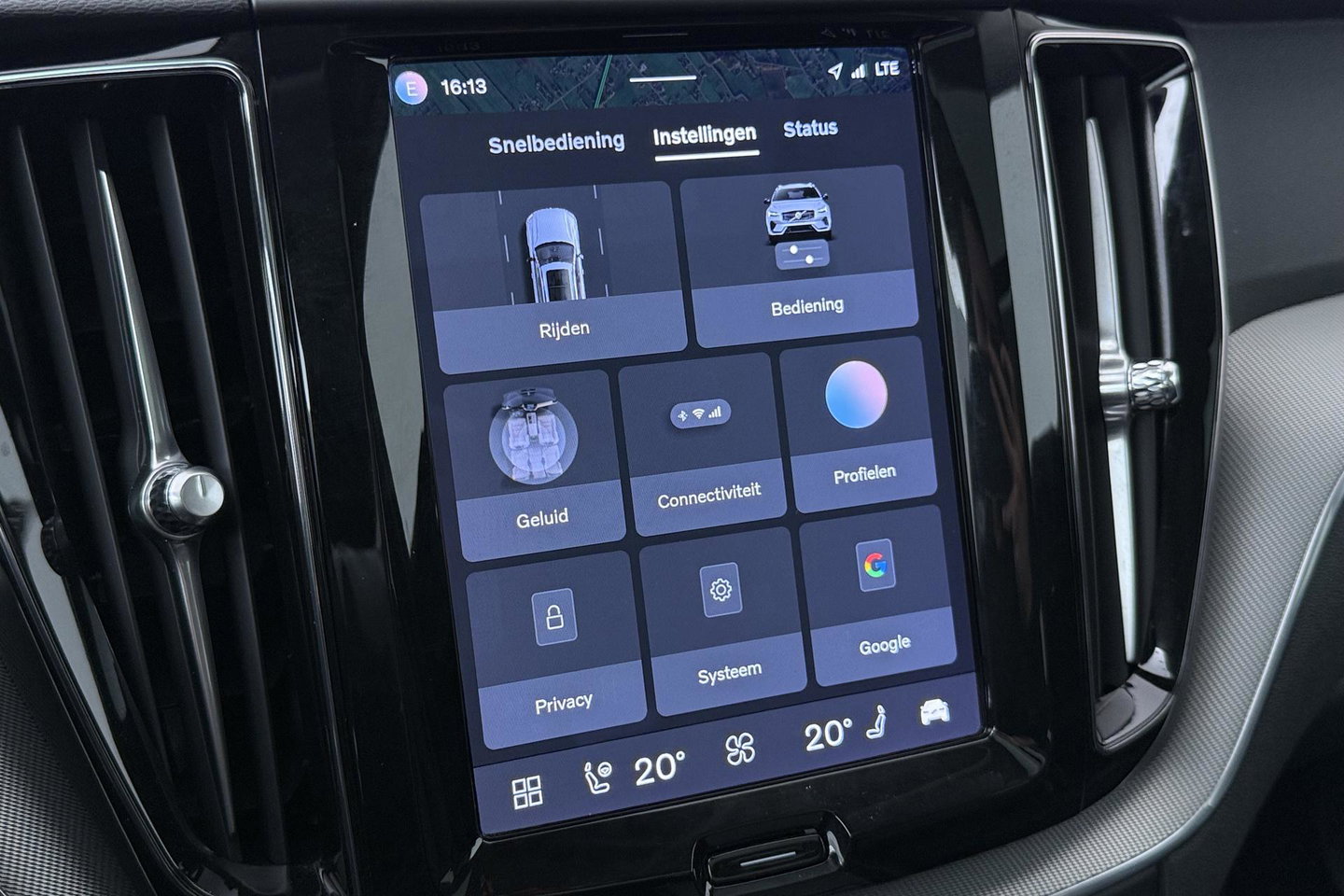 Volvo XC60 T6 Plug-in hybrid Plus Dark | Panoramadak | ACC | Stoel+Stuurverwarming | BLIS | Camera | 21 Inch