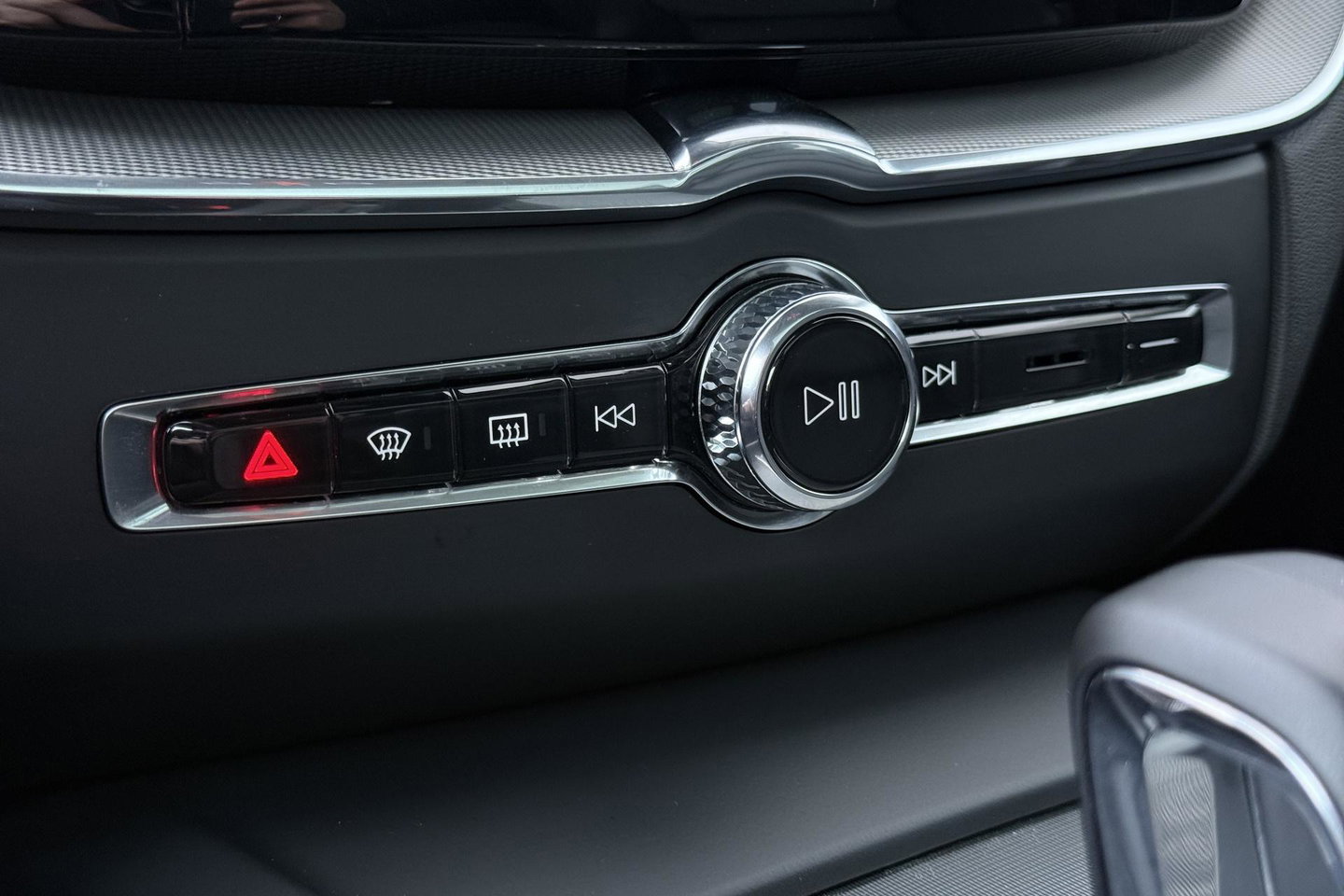 Volvo XC60 T6 Plug-in hybrid Plus Dark | Panoramadak | ACC | Stoel+Stuurverwarming | BLIS | Camera | 21 Inch