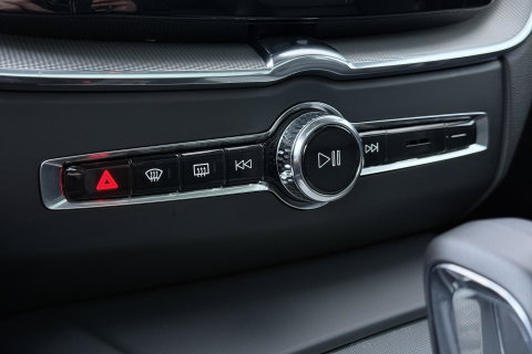 Volvo XC60 T6 Plug-in hybrid Plus Dark | Panoramadak | ACC | Stoel+Stuurverwarming | BLIS | Camera | 21 Inch