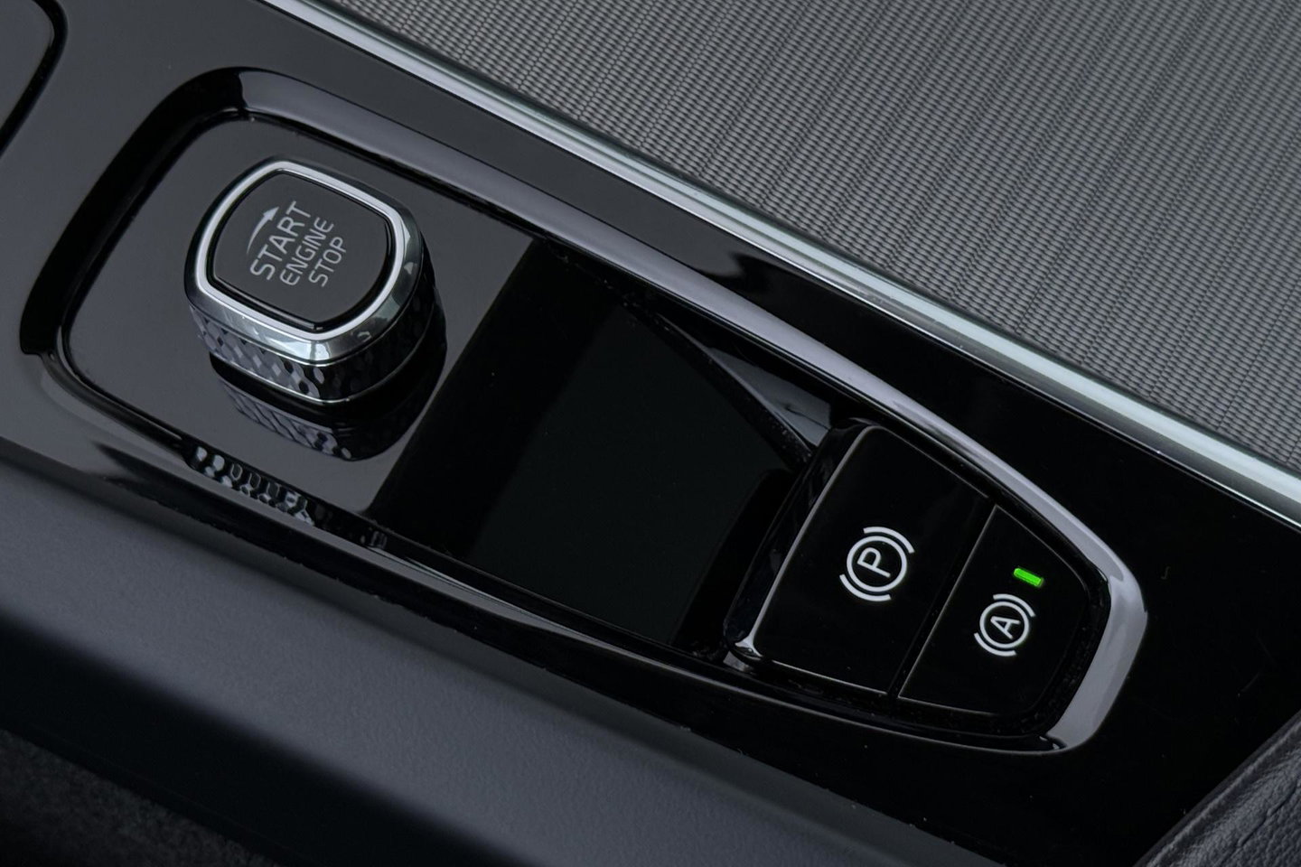 Volvo XC60 T6 Plug-in hybrid Plus Dark | Panoramadak | ACC | Stoel+Stuurverwarming | BLIS | Camera | 21 Inch