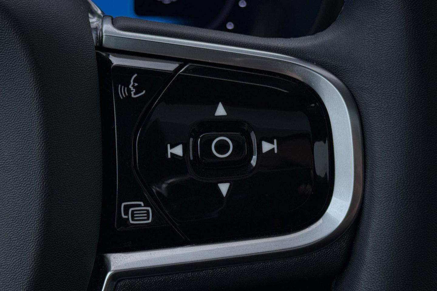 Volvo XC60 T6 Plug-in hybrid Plus Dark | Panoramadak | ACC | Stoel+Stuurverwarming | BLIS | Camera | 21 Inch