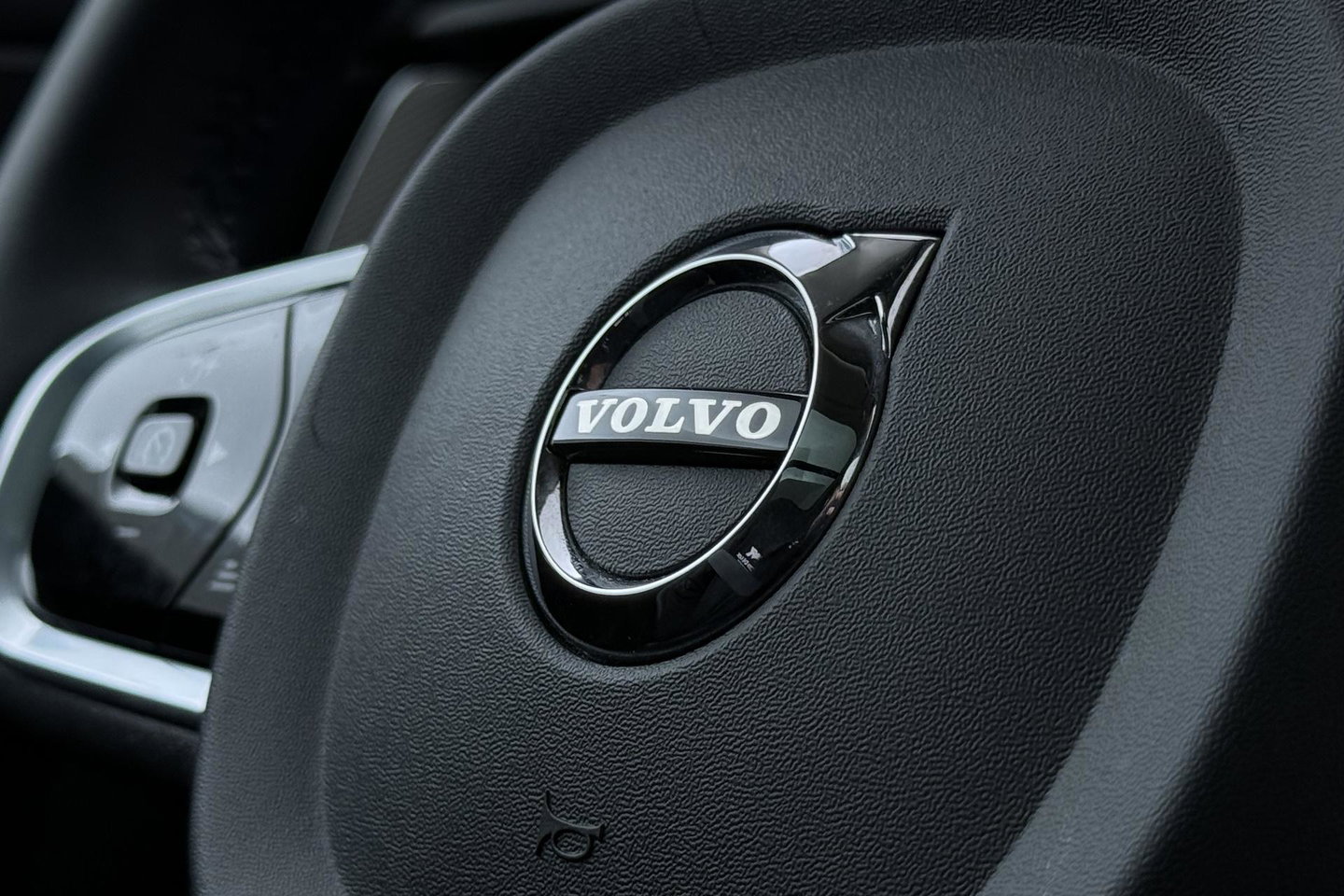 Volvo XC60 T6 Plug-in hybrid Plus Dark | Panoramadak | ACC | Stoel+Stuurverwarming | BLIS | Camera | 21 Inch