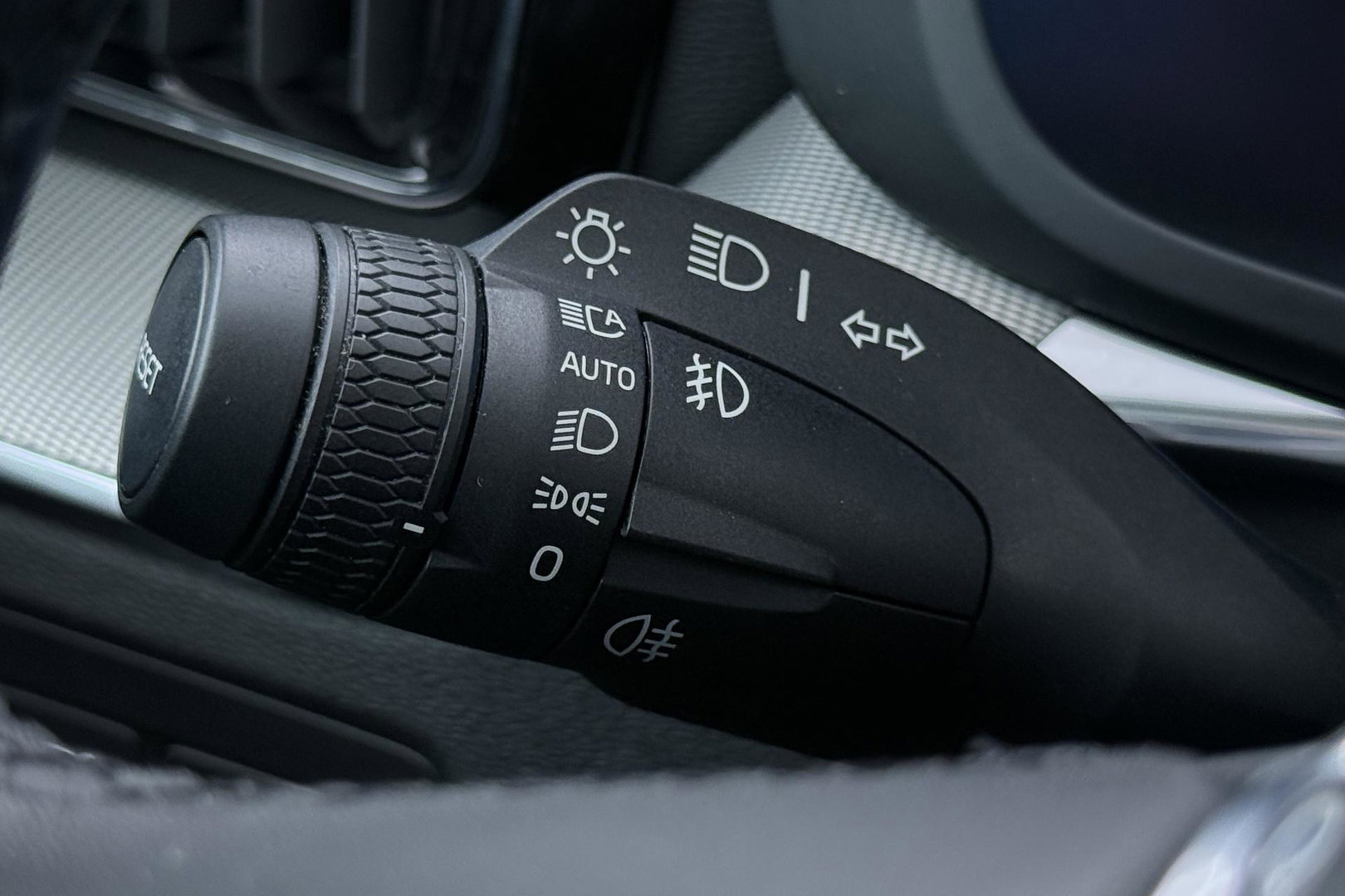 Volvo XC60 T6 Plug-in hybrid Plus Dark | Panoramadak | ACC | Stoel+Stuurverwarming | BLIS | Camera | 21 Inch