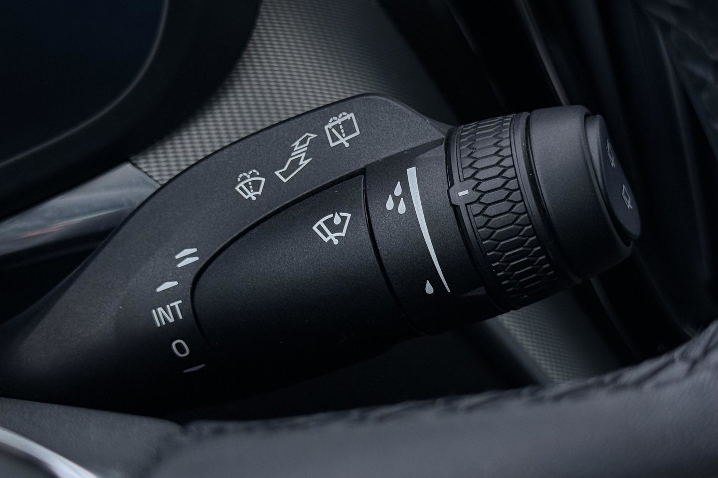 Volvo XC60 T6 Plug-in hybrid Plus Dark | Panoramadak | ACC | Stoel+Stuurverwarming | BLIS | Camera | 21 Inch