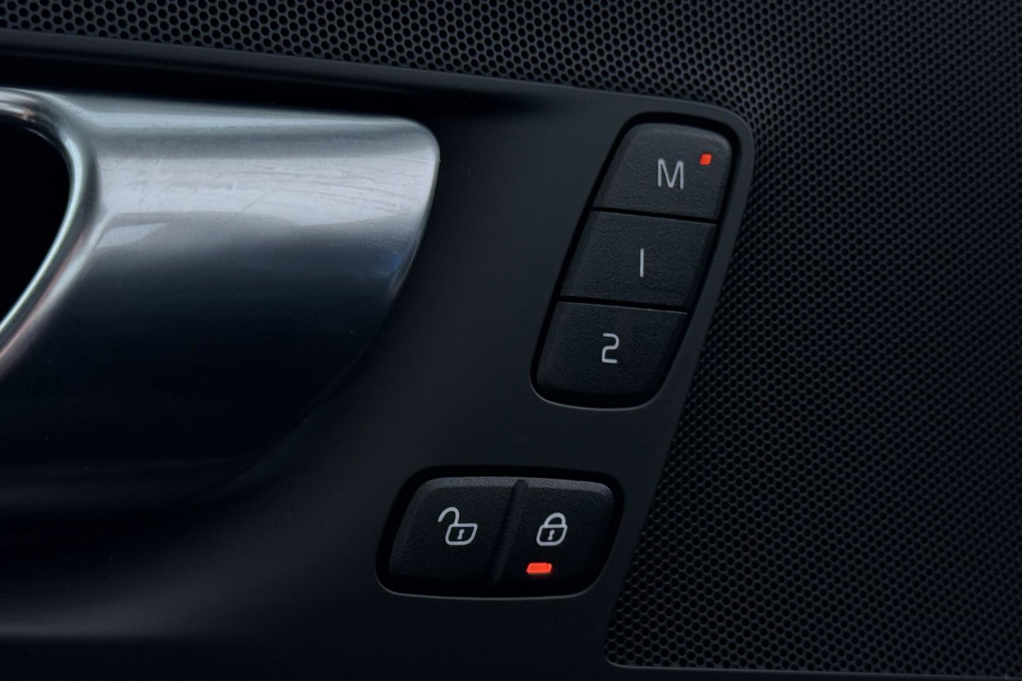 Volvo XC60 T6 Plug-in hybrid Plus Dark | Panoramadak | ACC | Stoel+Stuurverwarming | BLIS | Camera | 21 Inch