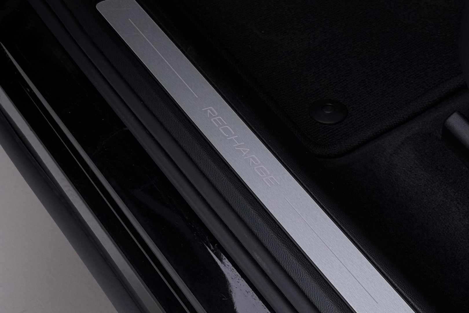 Volvo XC60 T6 Plug-in hybrid Plus Dark | Panoramadak | ACC | Stoel+Stuurverwarming | BLIS | Camera | 21 Inch