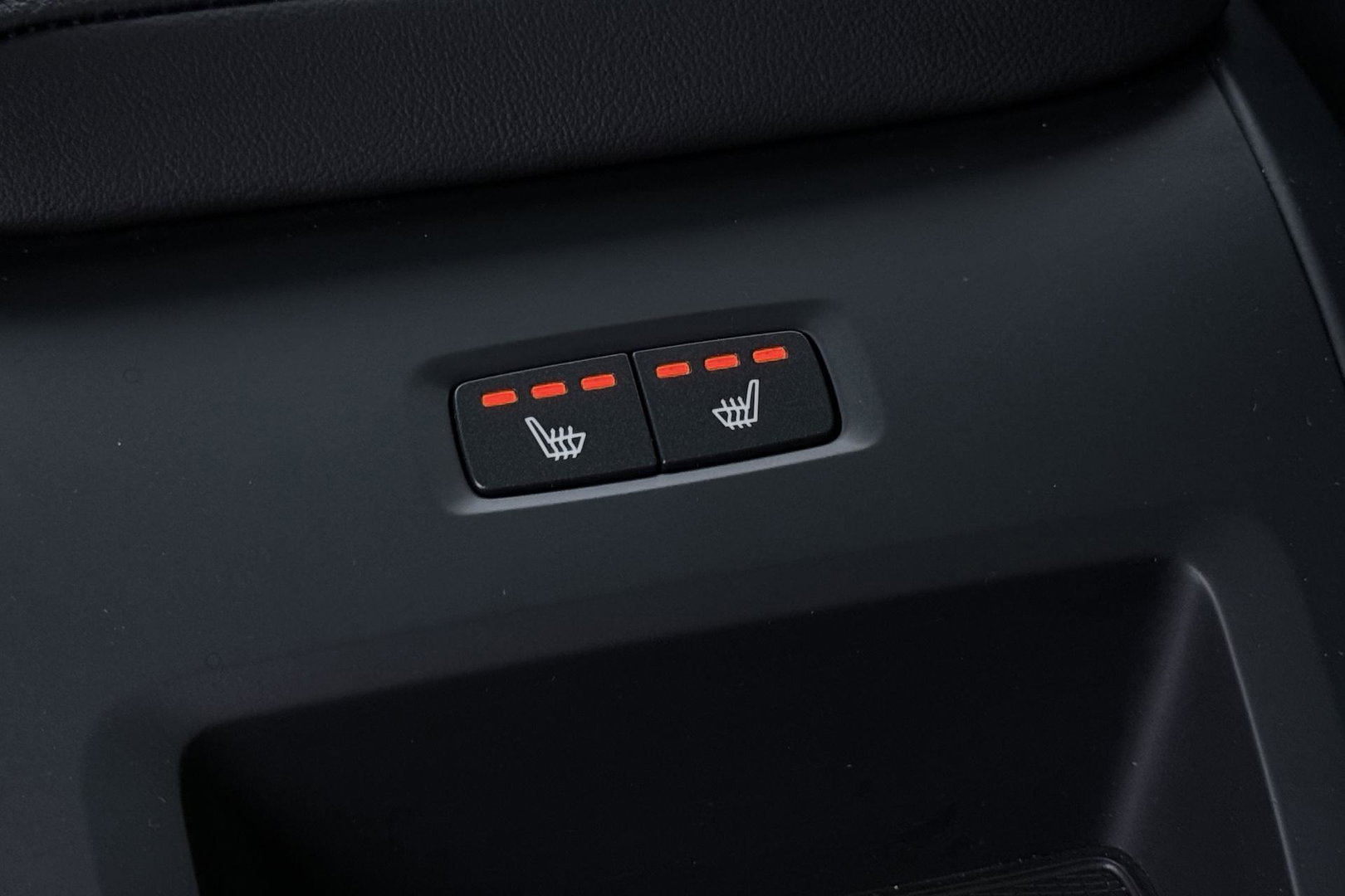 Volvo XC60 T6 Plug-in hybrid Plus Dark | Panoramadak | ACC | Stoel+Stuurverwarming | BLIS | Camera | 21 Inch