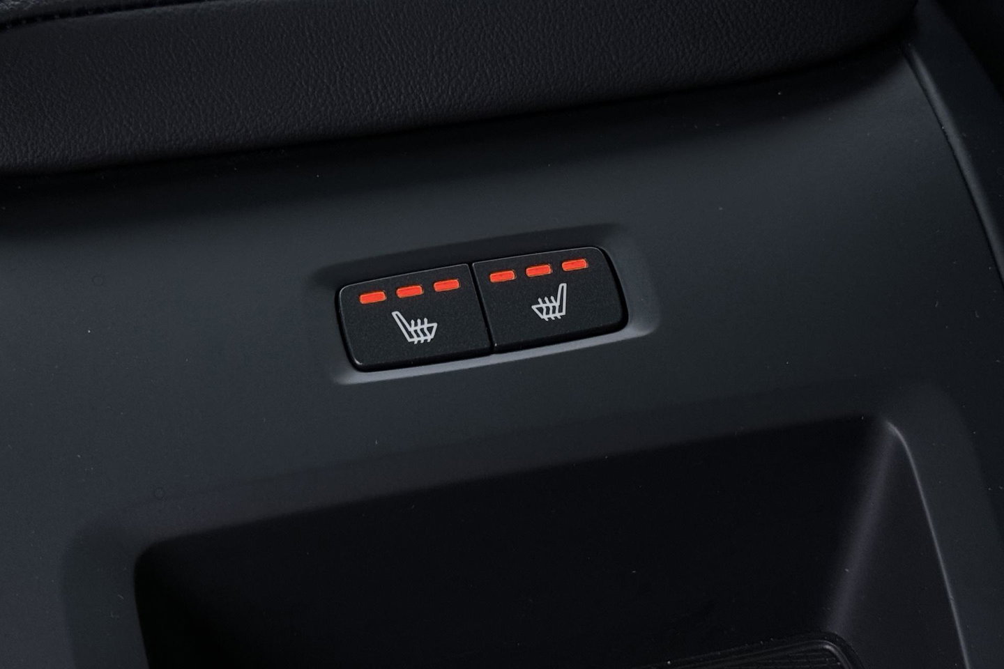 Volvo XC60 T6 Plug-in hybrid Plus Dark | Panoramadak | ACC | Stoel+Stuurverwarming | BLIS | Camera | 21 Inch