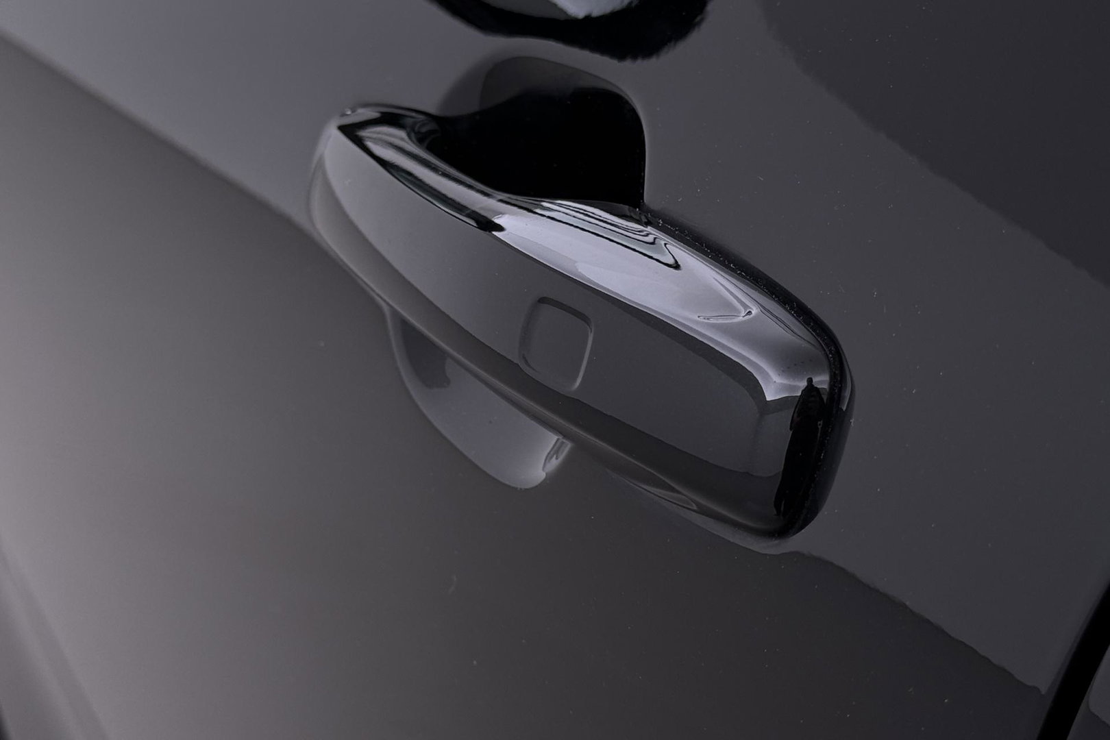 Volvo XC60 T6 Plug-in hybrid Plus Dark | Panoramadak | ACC | Stoel+Stuurverwarming | BLIS | Camera | 21 Inch