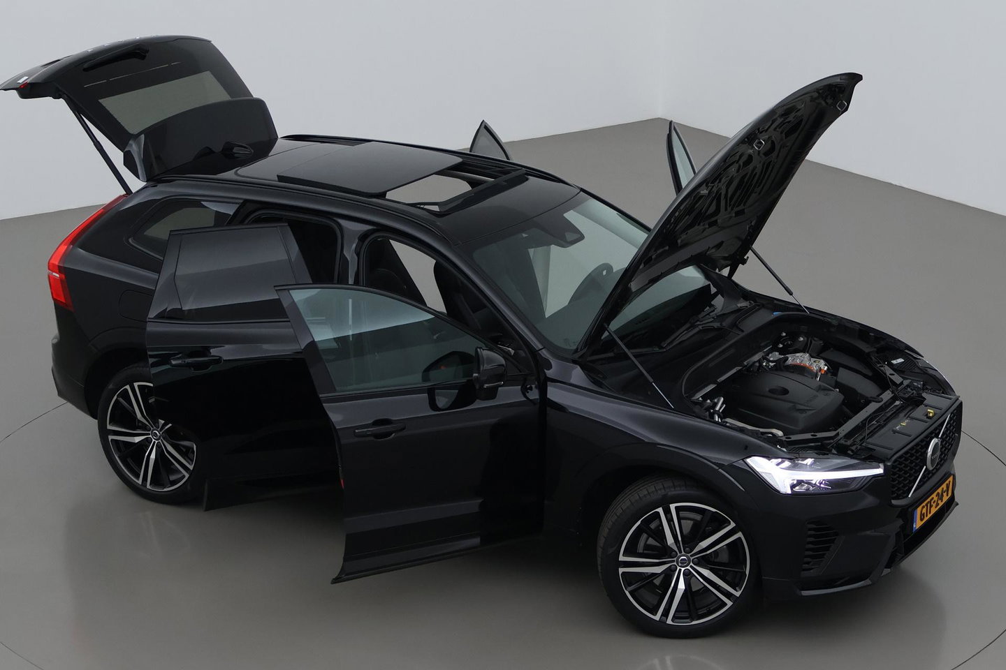 Volvo XC60 T6 Plug-in hybrid Plus Dark | Panoramadak | ACC | Stoel+Stuurverwarming | BLIS | Camera | 21 Inch