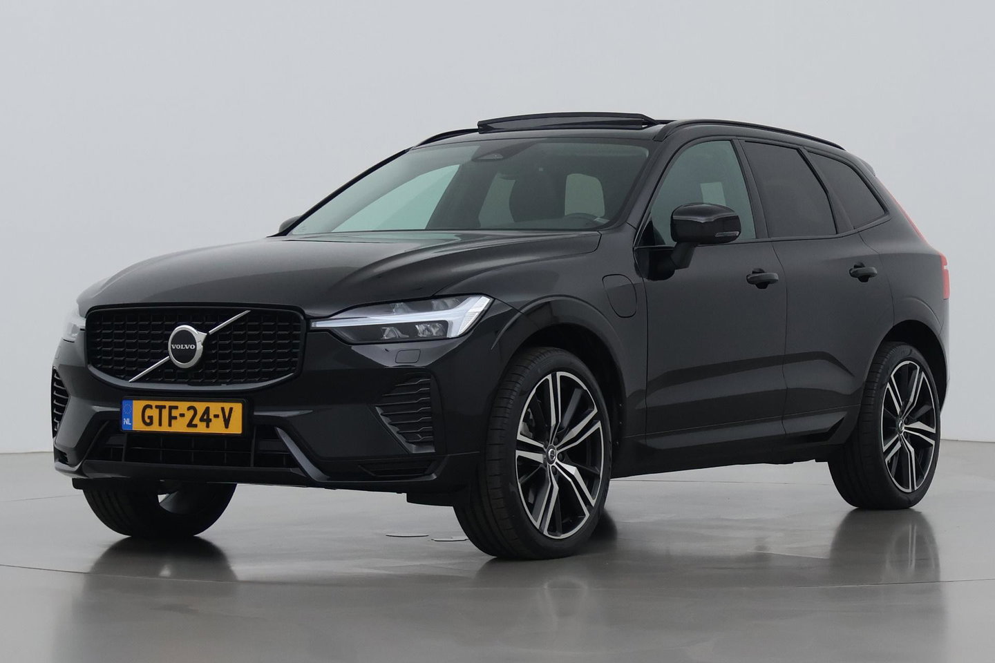 Volvo XC60 T6 Plug-in hybrid Plus Dark | Panoramadak | ACC | Stoel+Stuurverwarming | BLIS | Camera | 21 Inch