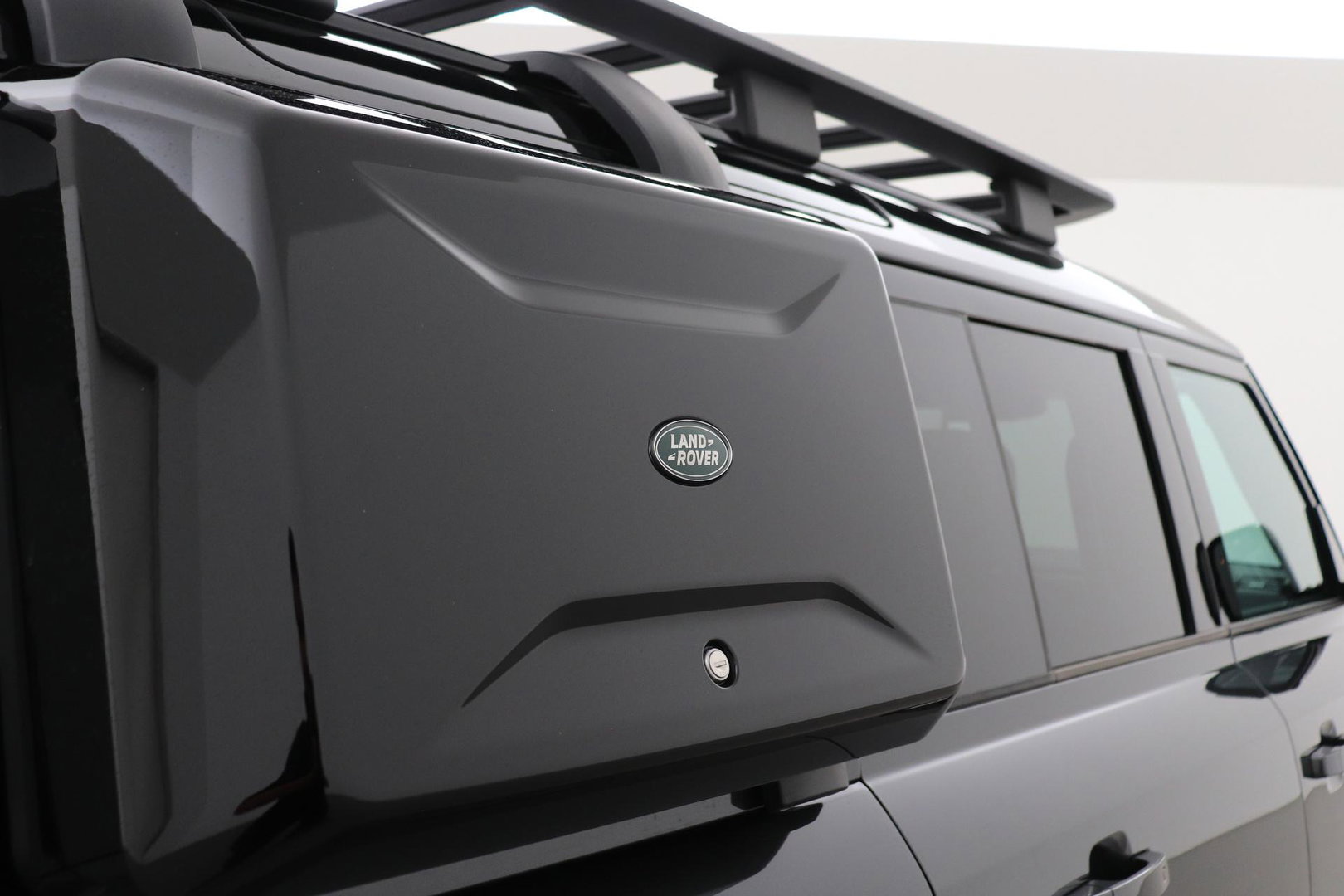 Land Rover Defender 2.0 P300e 110 X-Dynamic HSE | FACELIFT | Explorer Pack | ClearSight | Meridian Surround | Head-Up | Panoramadak | Trekhaak