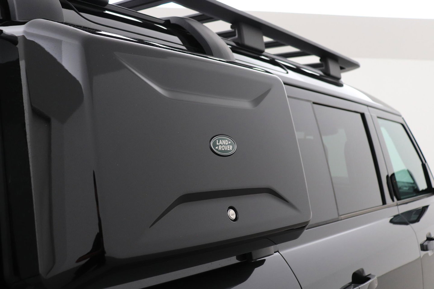 Land Rover Defender 2.0 P300e 110 X-Dynamic HSE | FACELIFT | Explorer Pack | ClearSight | Meridian Surround | Head-Up | Panoramadak | Trekhaak