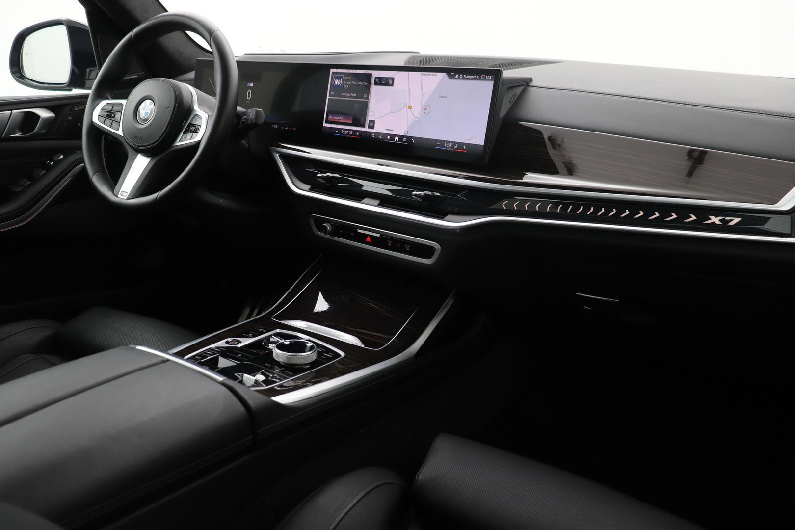 BMW X7 xDrive40i | M-Sport | 7P | Luchtvering | 22 Inch | Panoramadak | Head-Up | 360° Camera | Trekhaak