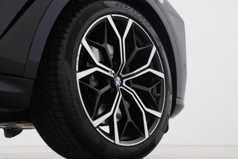 BMW X7 xDrive40i | M-Sport | 7P | Luchtvering | 22 Inch | Panoramadak | Head-Up | 360° Camera | Trekhaak