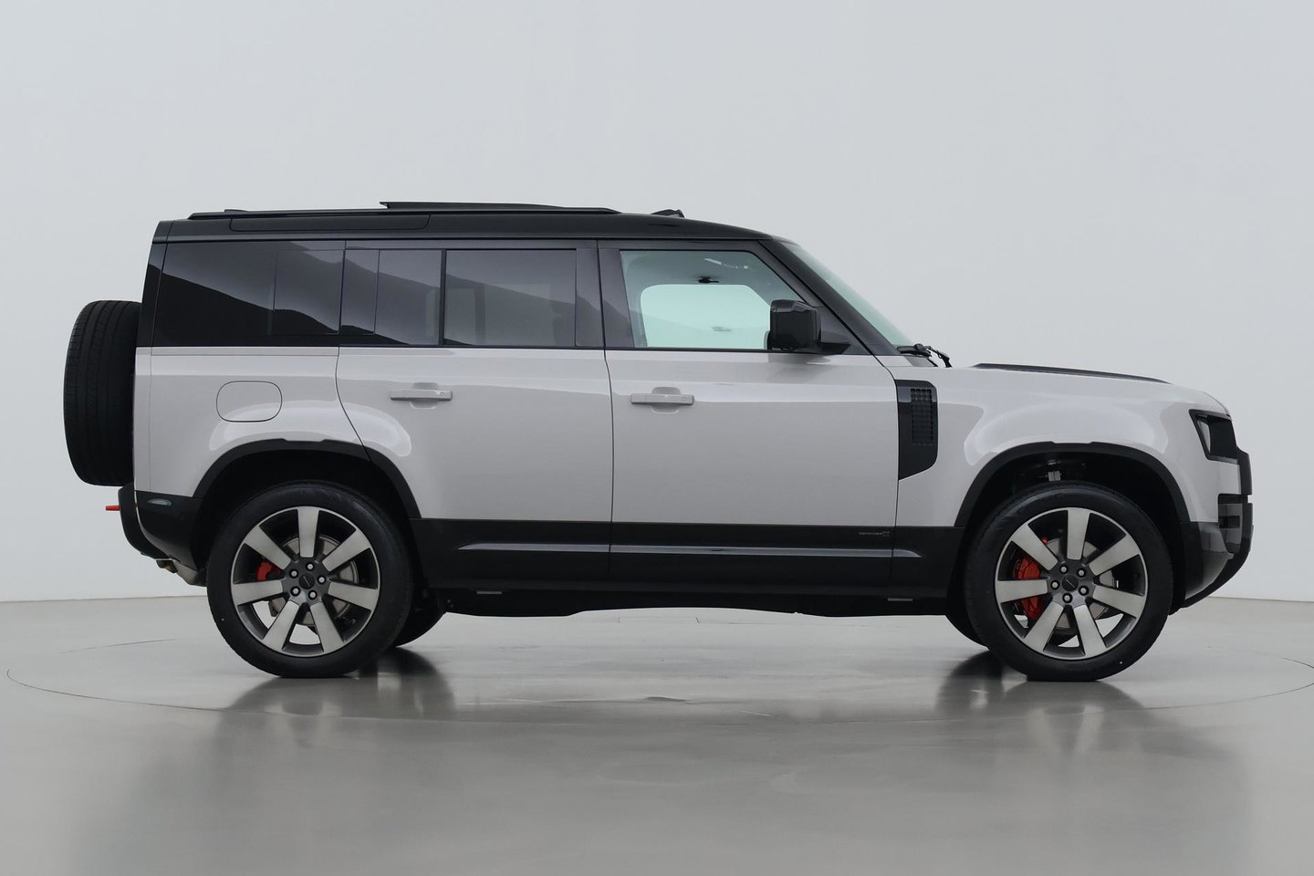 Land Rover Defender 2.0 P300e 110 X | FACELIFT | ClearSight | Meridian Surround | Trekhaak | Luchtvering | Koelbox | Panoramadak | 22 Inch