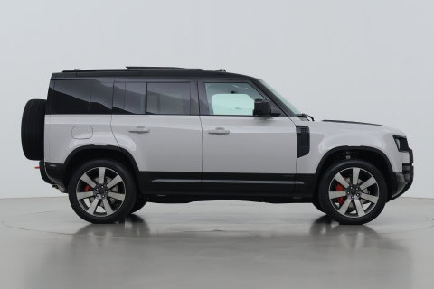 Land Rover Defender 2.0 P300e 110 X | FACELIFT | ClearSight | Meridian Surround | Trekhaak | Luchtvering | Koelbox | Panoramadak | 22 Inch