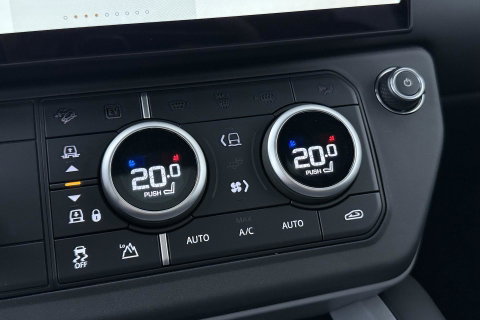 Land Rover Defender 2.0 P300e 110 X | FACELIFT | ClearSight | Meridian Surround | Trekhaak | Luchtvering | Koelbox | Panoramadak | 22 Inch