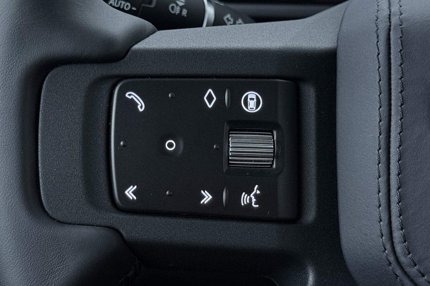 Land Rover Defender 2.0 P300e 110 X | FACELIFT | ClearSight | Meridian Surround | Trekhaak | Luchtvering | Koelbox | Panoramadak | 22 Inch