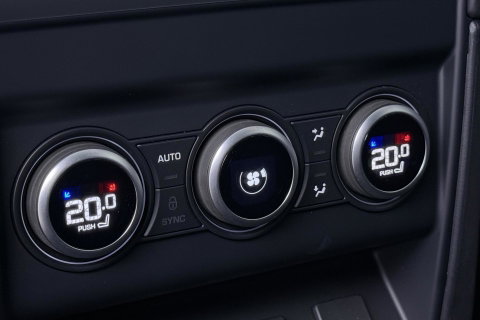Land Rover Defender 2.0 P300e 110 X | FACELIFT | ClearSight | Meridian Surround | Trekhaak | Luchtvering | Koelbox | Panoramadak | 22 Inch