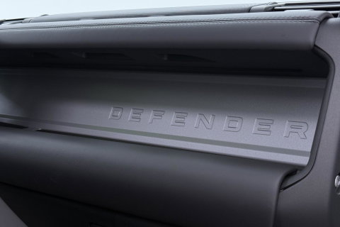 Land Rover Defender 2.0 P300e 110 X | FACELIFT | ClearSight | Meridian Surround | Trekhaak | Luchtvering | Koelbox | Panoramadak | 22 Inch