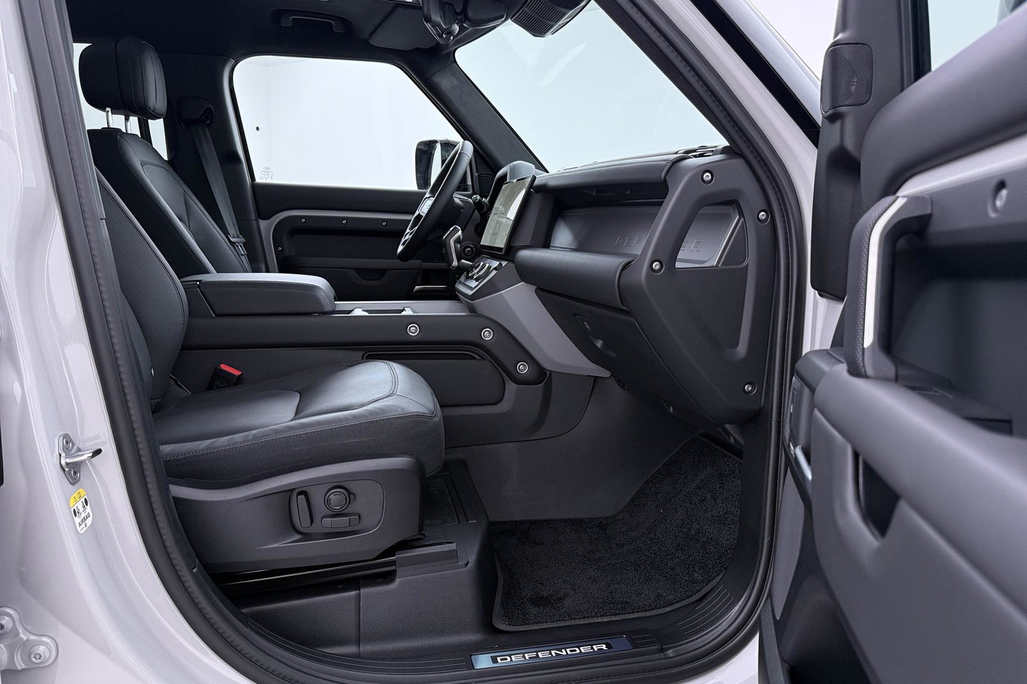 Land Rover Defender 2.0 P300e 110 X | FACELIFT | ClearSight | Meridian Surround | Trekhaak | Luchtvering | Koelbox | Panoramadak | 22 Inch
