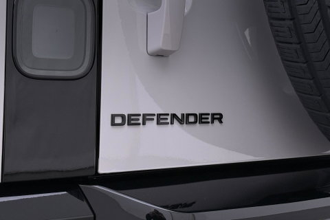 Land Rover Defender 2.0 P300e 110 X | FACELIFT | ClearSight | Meridian Surround | Trekhaak | Luchtvering | Koelbox | Panoramadak | 22 Inch