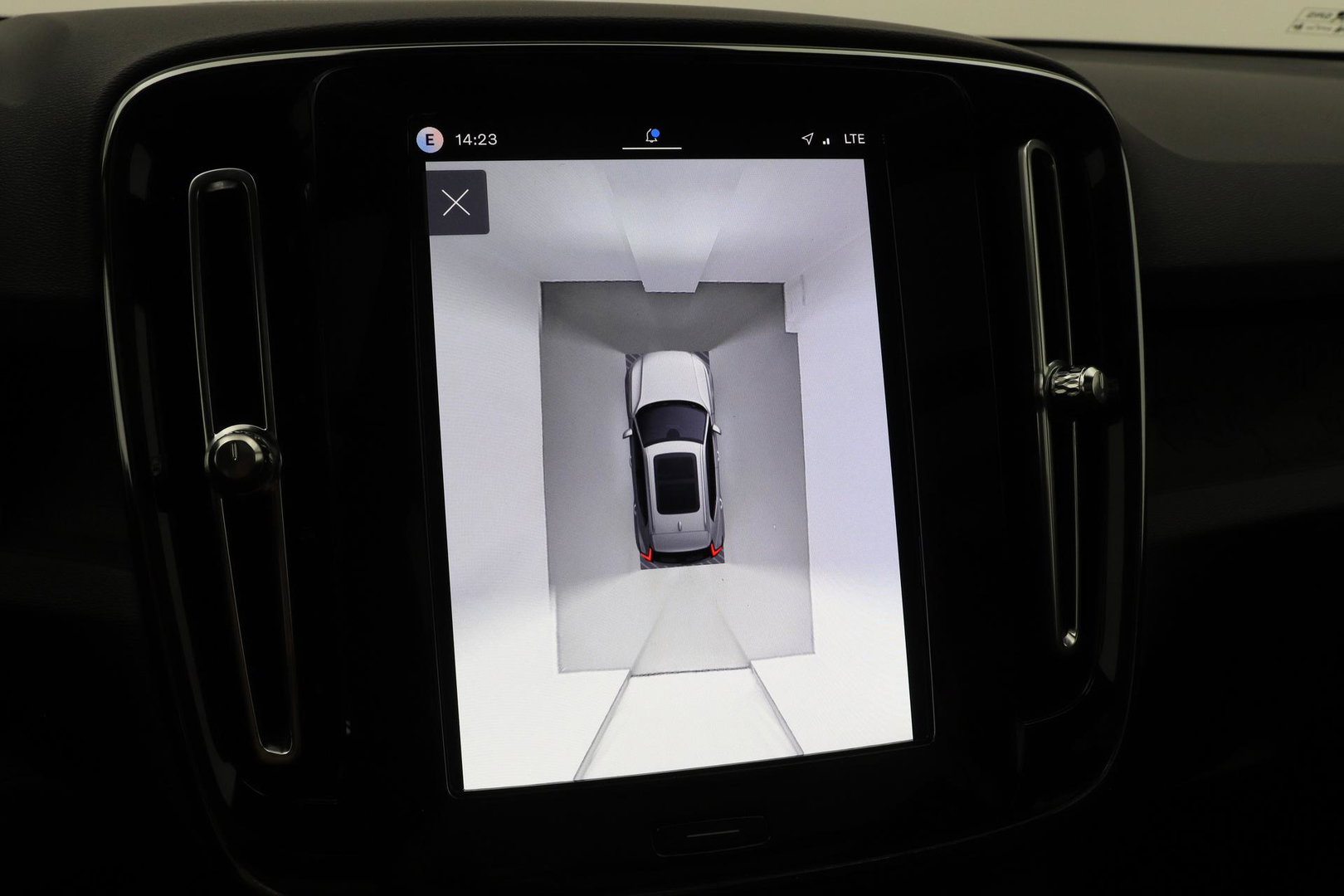 Volvo EX40 Twin Motor Plus Black Edition 82 kWh | ACC | Panoramadak | 360° Camera | Harman/Kardon | Stoel+Stuurverwarming | 20 Inch