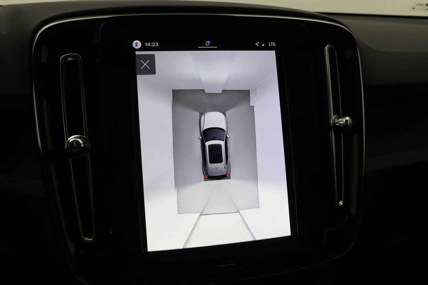 Volvo EX40 Twin Motor Plus Black Edition 82 kWh | ACC | Panoramadak | 360° Camera | Harman/Kardon | Stoel+Stuurverwarming | 20 Inch