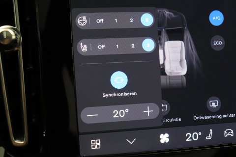 Volvo EX40 Twin Motor Plus Black Edition 82 kWh | ACC | Panoramadak | 360° Camera | Harman/Kardon | Stoel+Stuurverwarming | 20 Inch