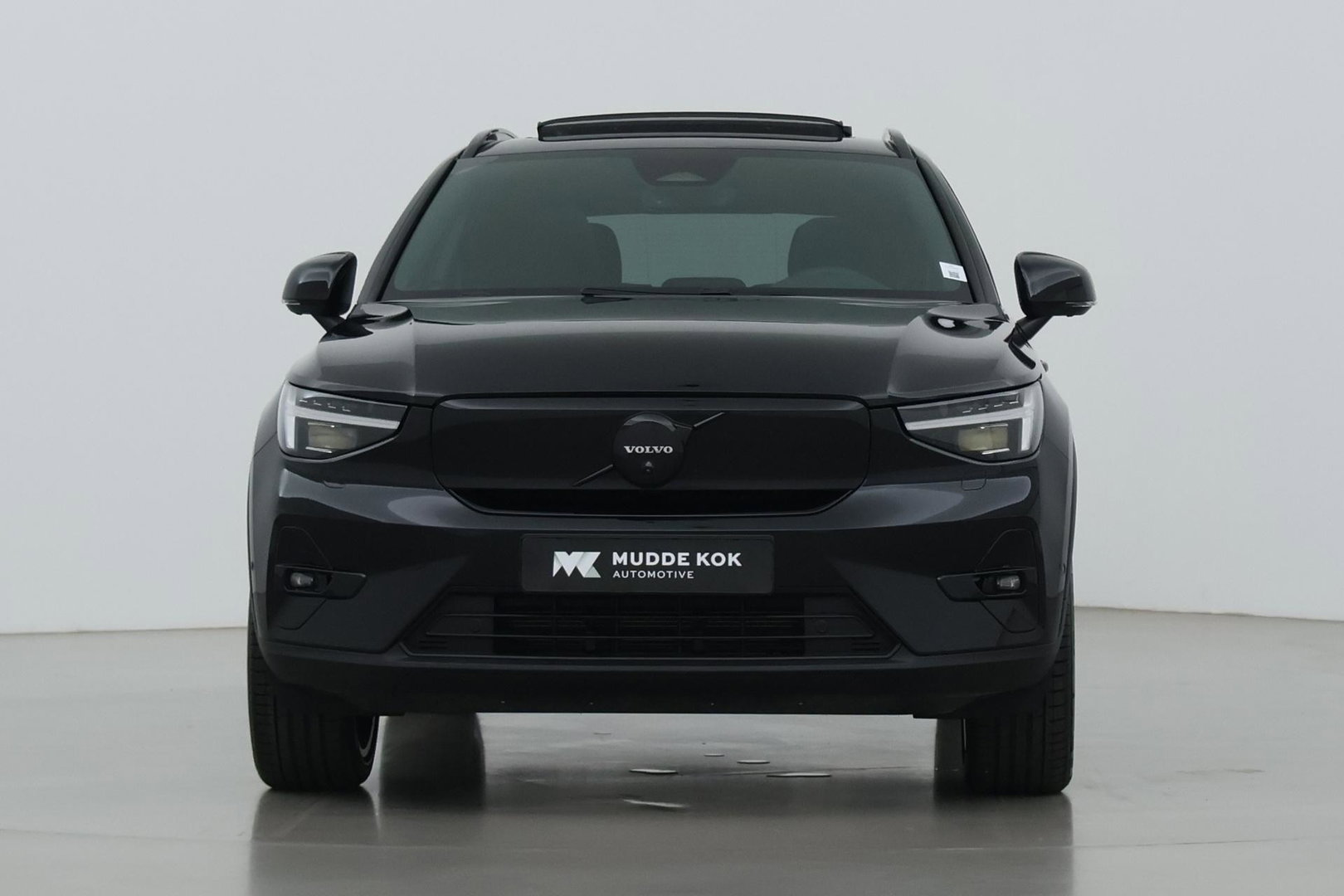 Volvo EX40 Twin Motor Plus Black Edition 82 kWh | ACC | Panoramadak | 360° Camera | Harman/Kardon | Stoel+Stuurverwarming | 20 Inch