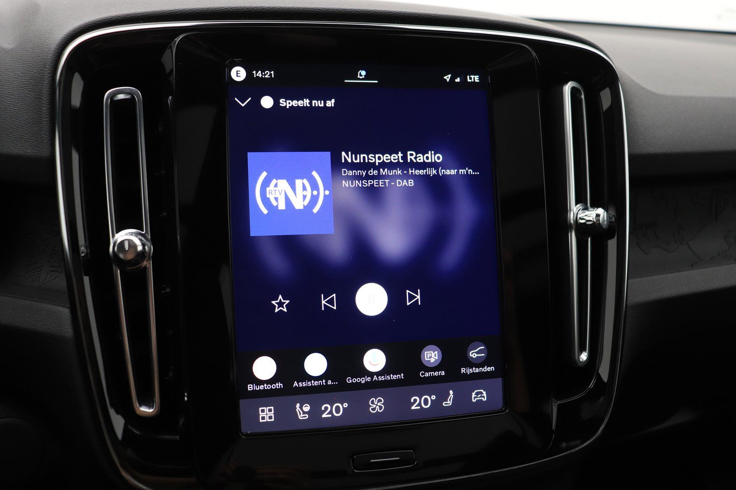 Volvo EX40 Twin Motor Plus Black Edition 82 kWh | ACC | Panoramadak | 360° Camera | Harman/Kardon | Stoel+Stuurverwarming | 20 Inch