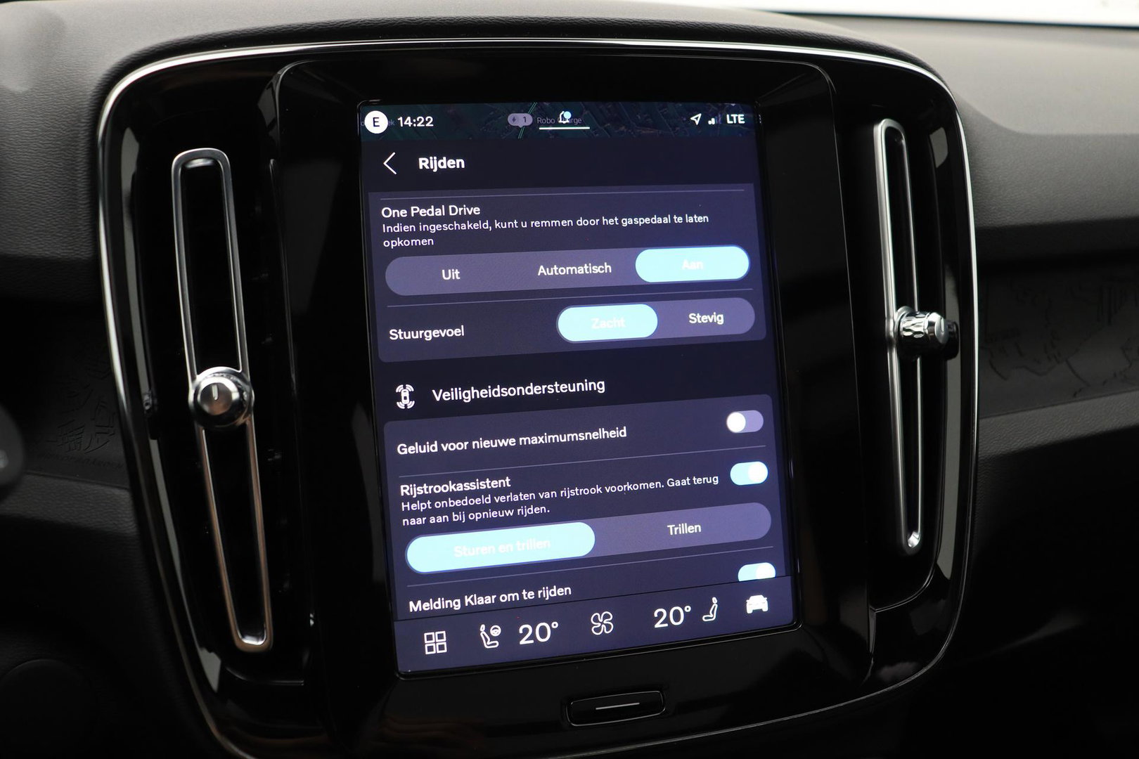 Volvo EX40 Twin Motor Plus Black Edition 82 kWh | ACC | Panoramadak | 360° Camera | Harman/Kardon | Stoel+Stuurverwarming | 20 Inch