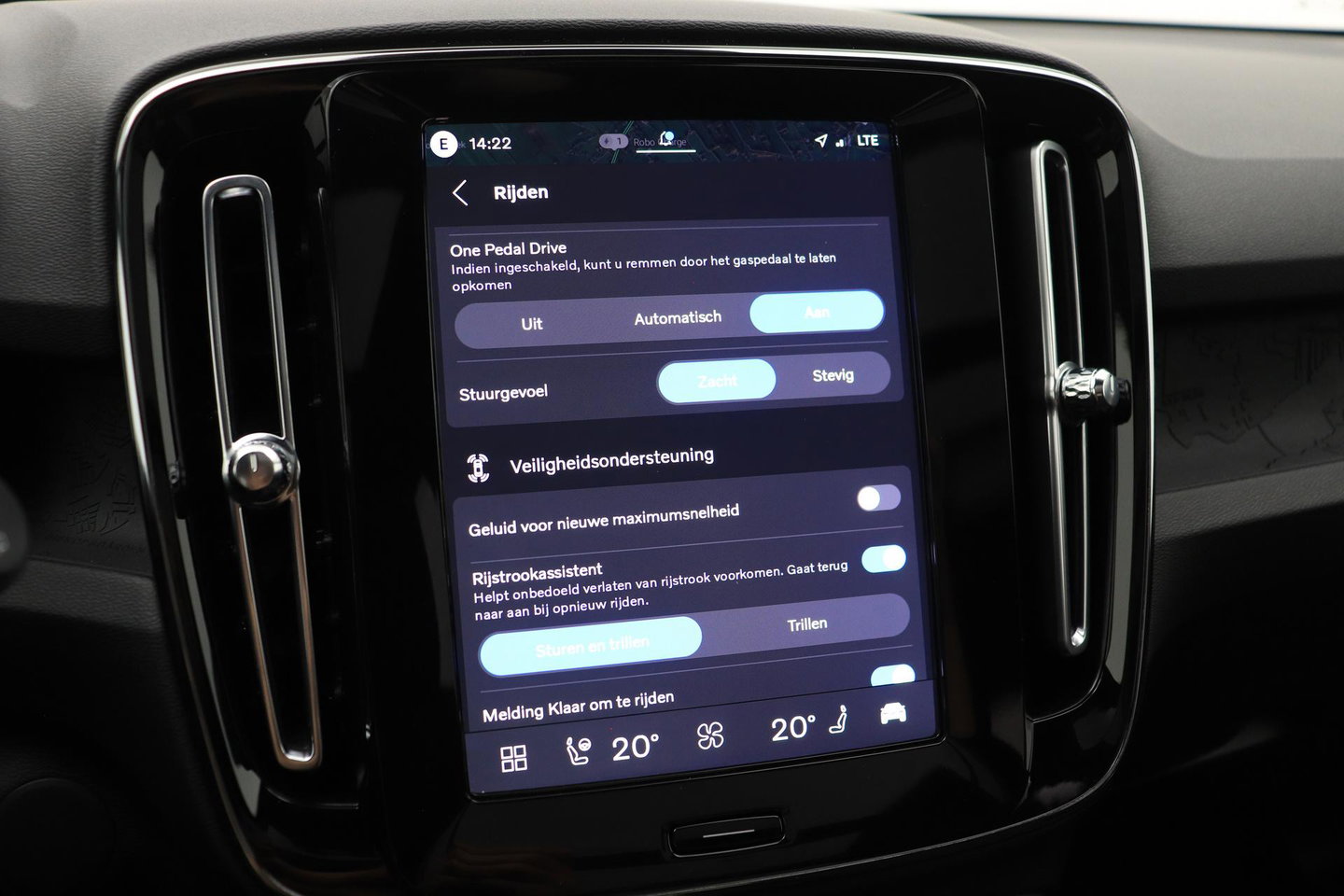 Volvo EX40 Twin Motor Plus Black Edition 82 kWh | ACC | Panoramadak | 360° Camera | Harman/Kardon | Stoel+Stuurverwarming | 20 Inch