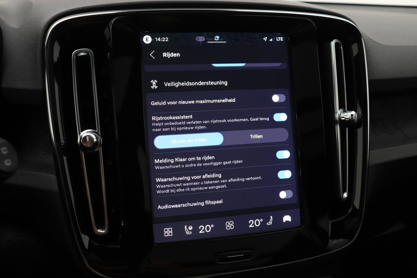 Volvo EX40 Twin Motor Plus Black Edition 82 kWh | ACC | Panoramadak | 360° Camera | Harman/Kardon | Stoel+Stuurverwarming | 20 Inch