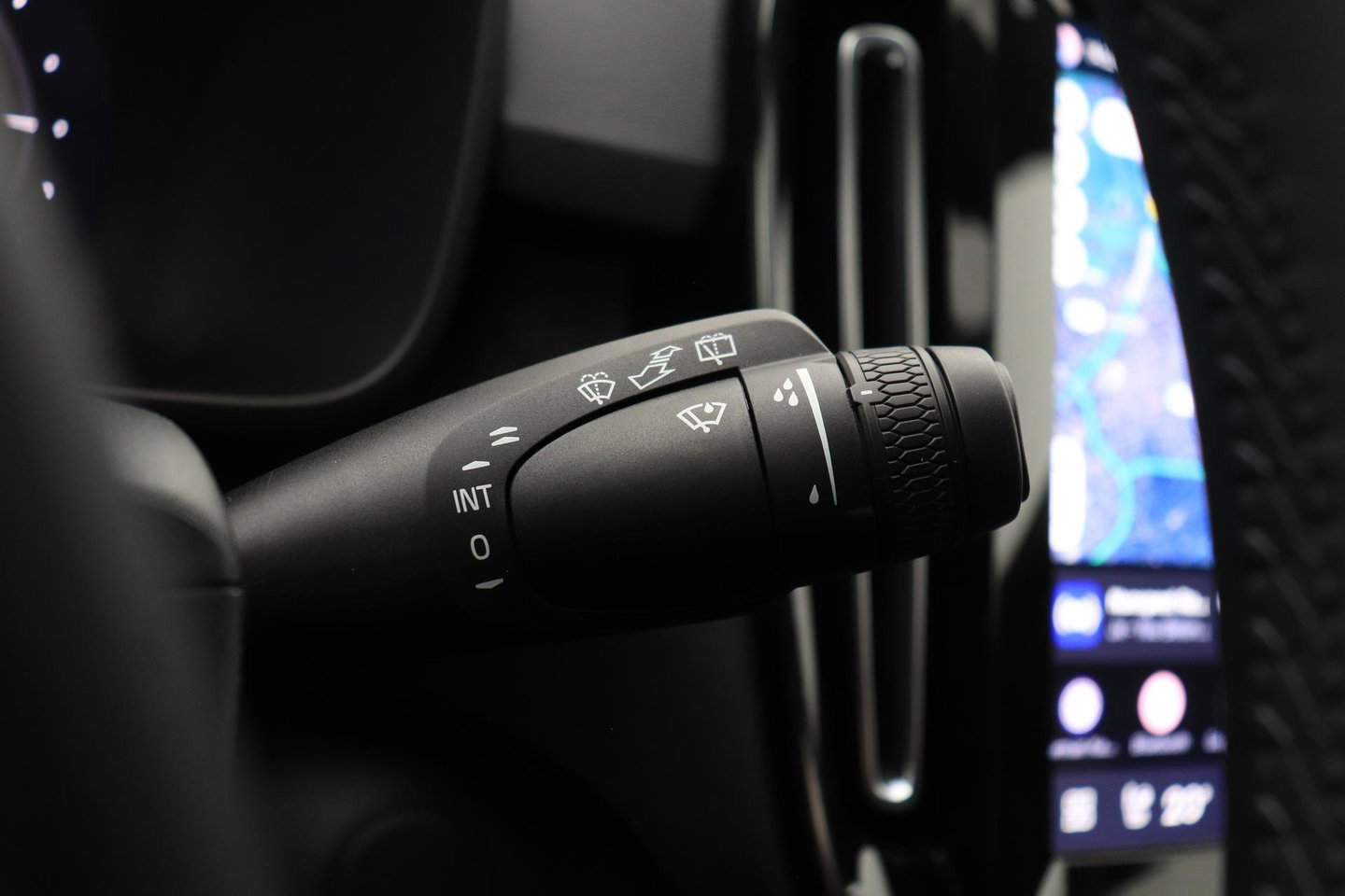 Volvo EX40 Twin Motor Plus Black Edition 82 kWh | ACC | Panoramadak | 360° Camera | Harman/Kardon | Stoel+Stuurverwarming | 20 Inch