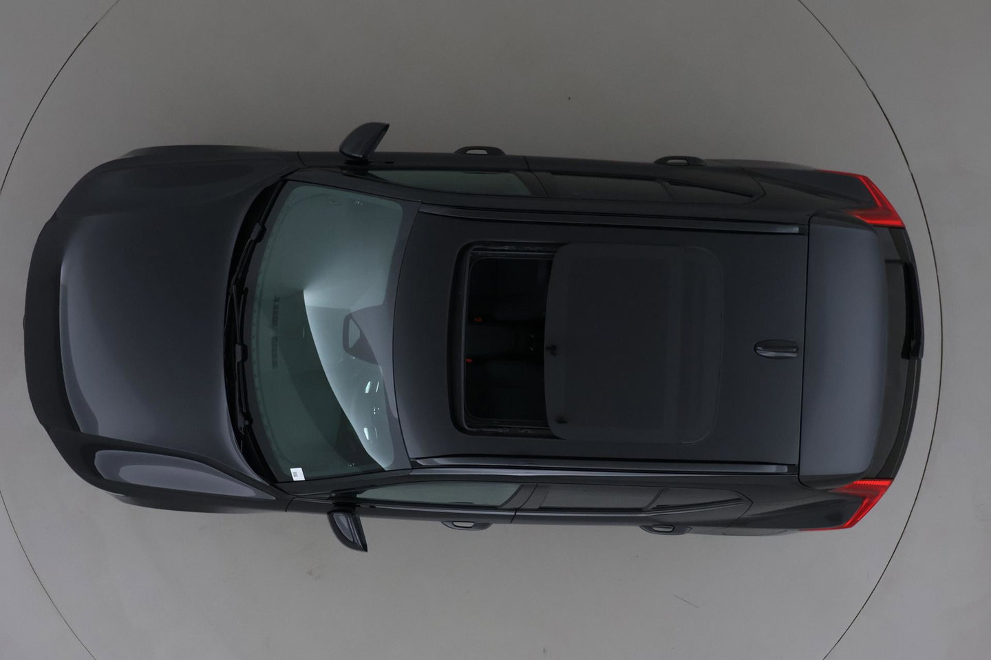 Volvo EX40 Twin Motor Plus Black Edition 82 kWh | ACC | Panoramadak | 360° Camera | Harman/Kardon | Stoel+Stuurverwarming | 20 Inch