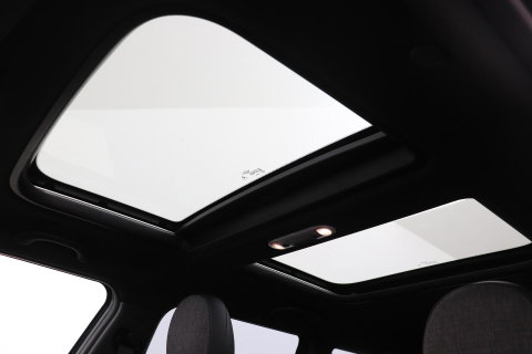 MINI Clubman 2.0 Cooper S Chili Serious Business | Panoramadak | Trekhaak | Keyless | Stoelverwarming | LED | 19 Inch