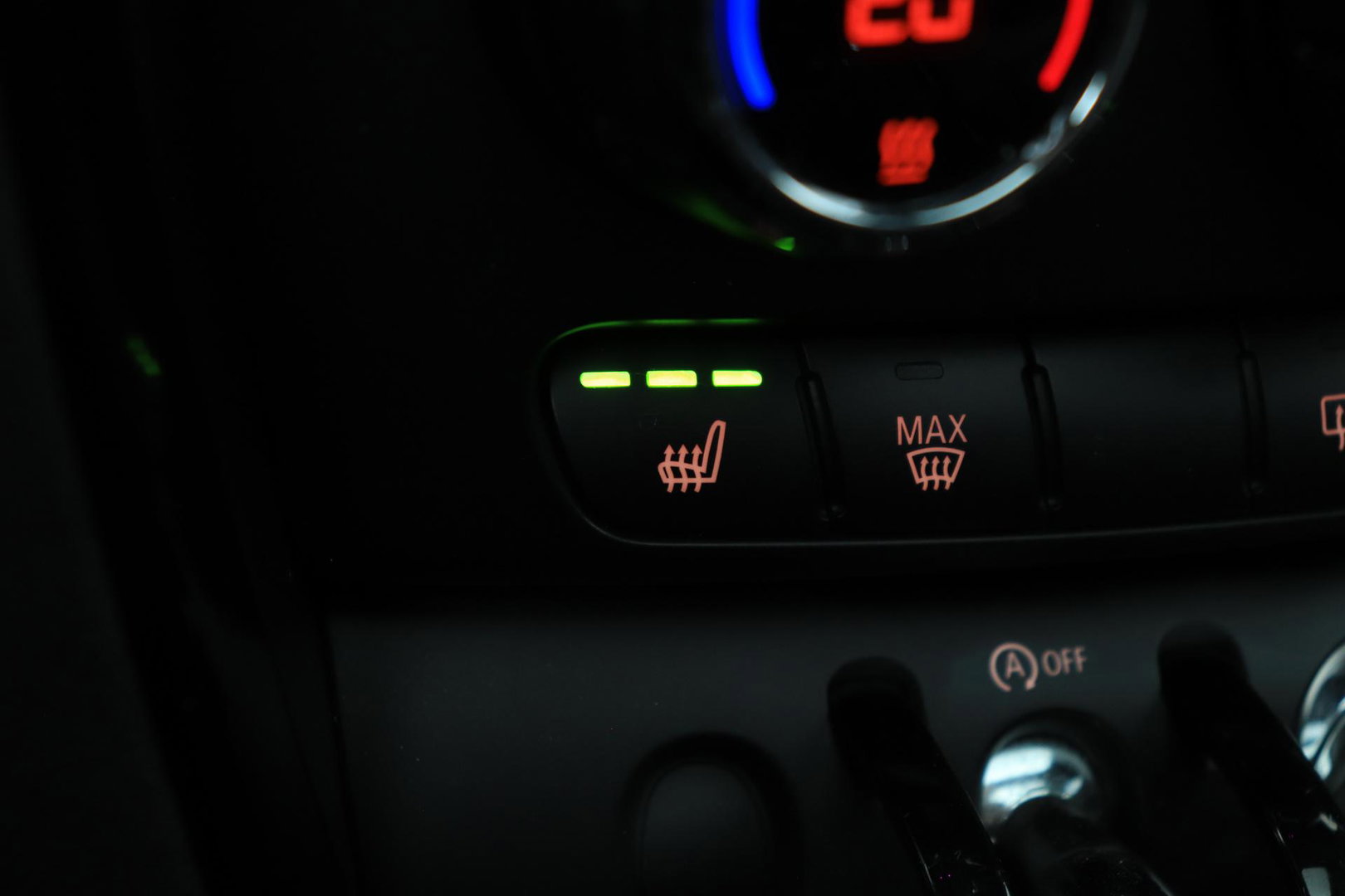 MINI Clubman 2.0 Cooper S Chili Serious Business | Panoramadak | Trekhaak | Keyless | Stoelverwarming | LED | 19 Inch