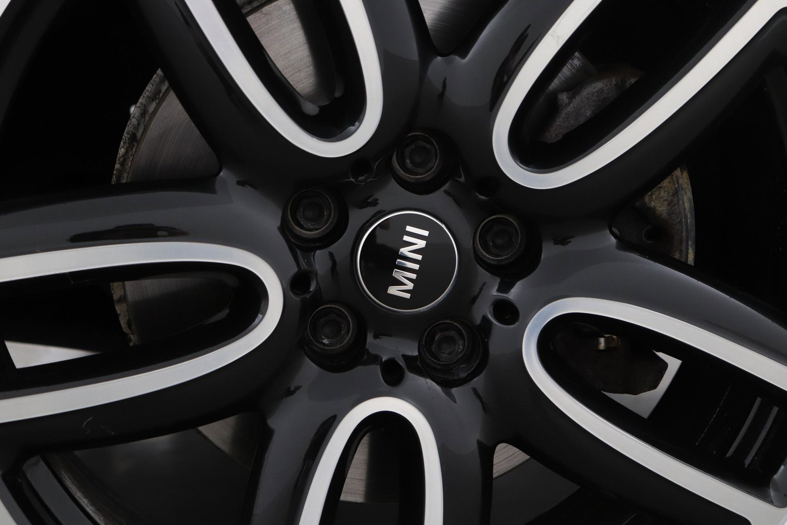 MINI Clubman 2.0 Cooper S Chili Serious Business | Panoramadak | Trekhaak | Keyless | Stoelverwarming | LED | 19 Inch